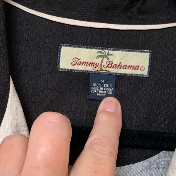 Tommy Bahama Black/Cream Hawaiian 100% Silk Short Sleeve Button Up 🌴 - Picture 6 of 12